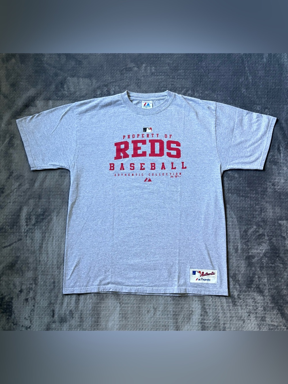 VTG 2005 Cincinnati Reds Men’s L (fits XL) Majestic Grey/Red Baseball MLB Tshirt